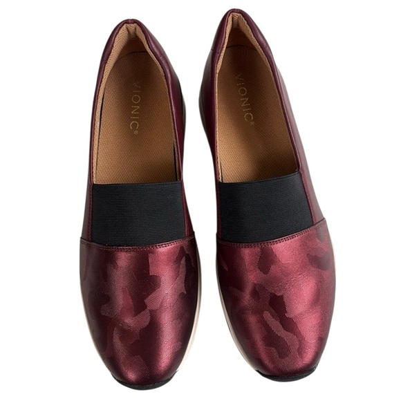 EUC Vionic Leather Cameo Slip-On Sneakers Wine Camo Size 11 Retail $129 - Picture 2 of 9